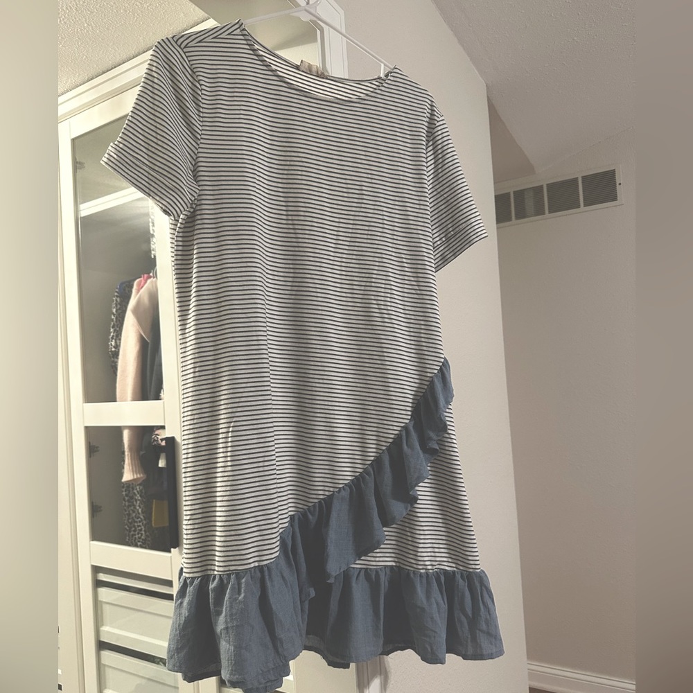 Altar’d State dress. No flaws or stains. Super soft and comfy.